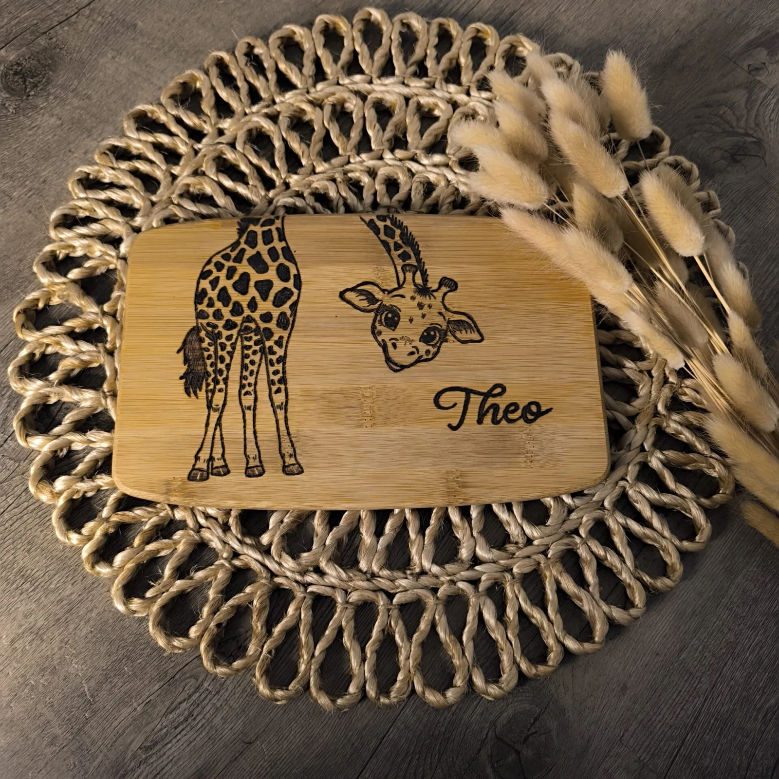 Giraffe Theo