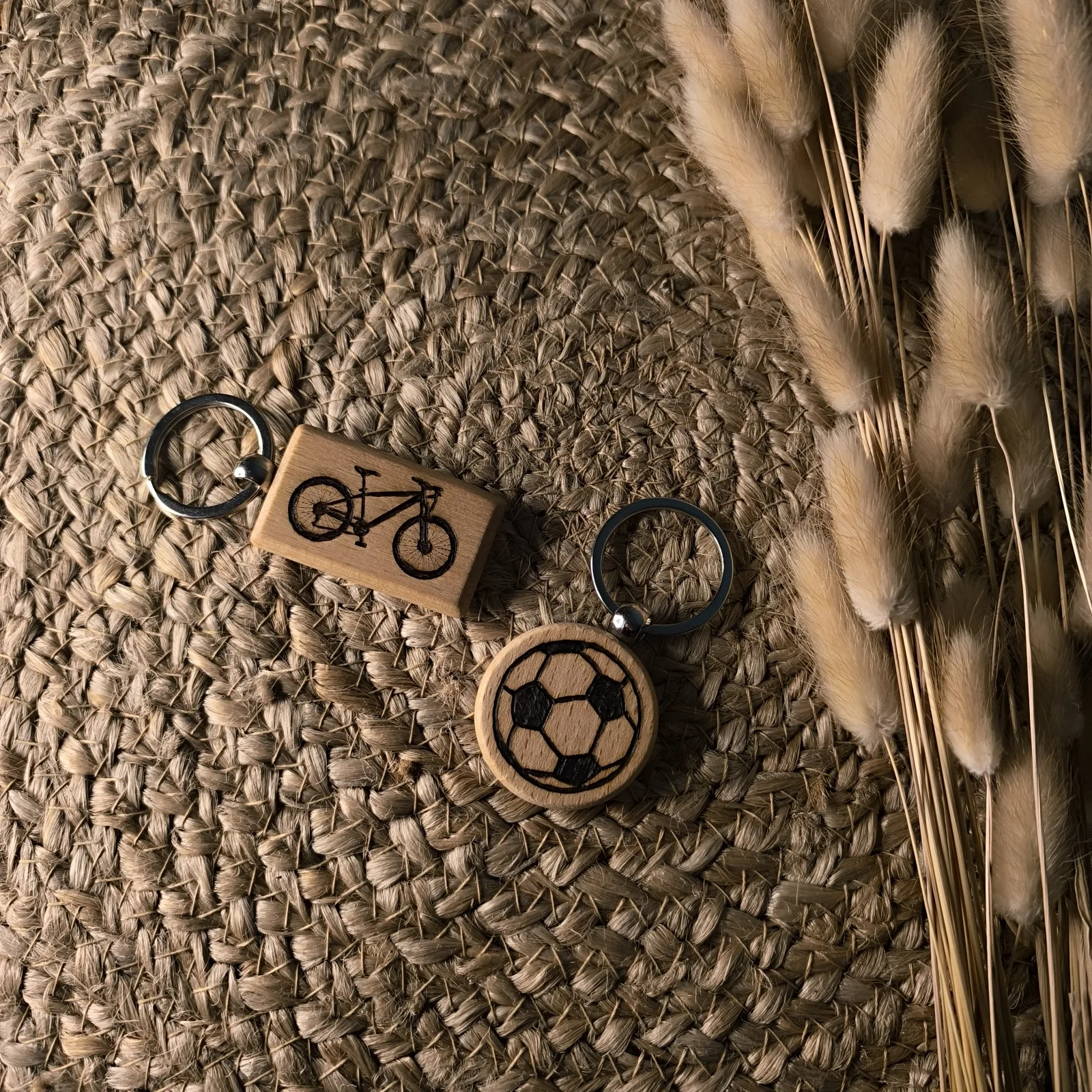 Holzschlüsselanhänger mit Sportmotiven