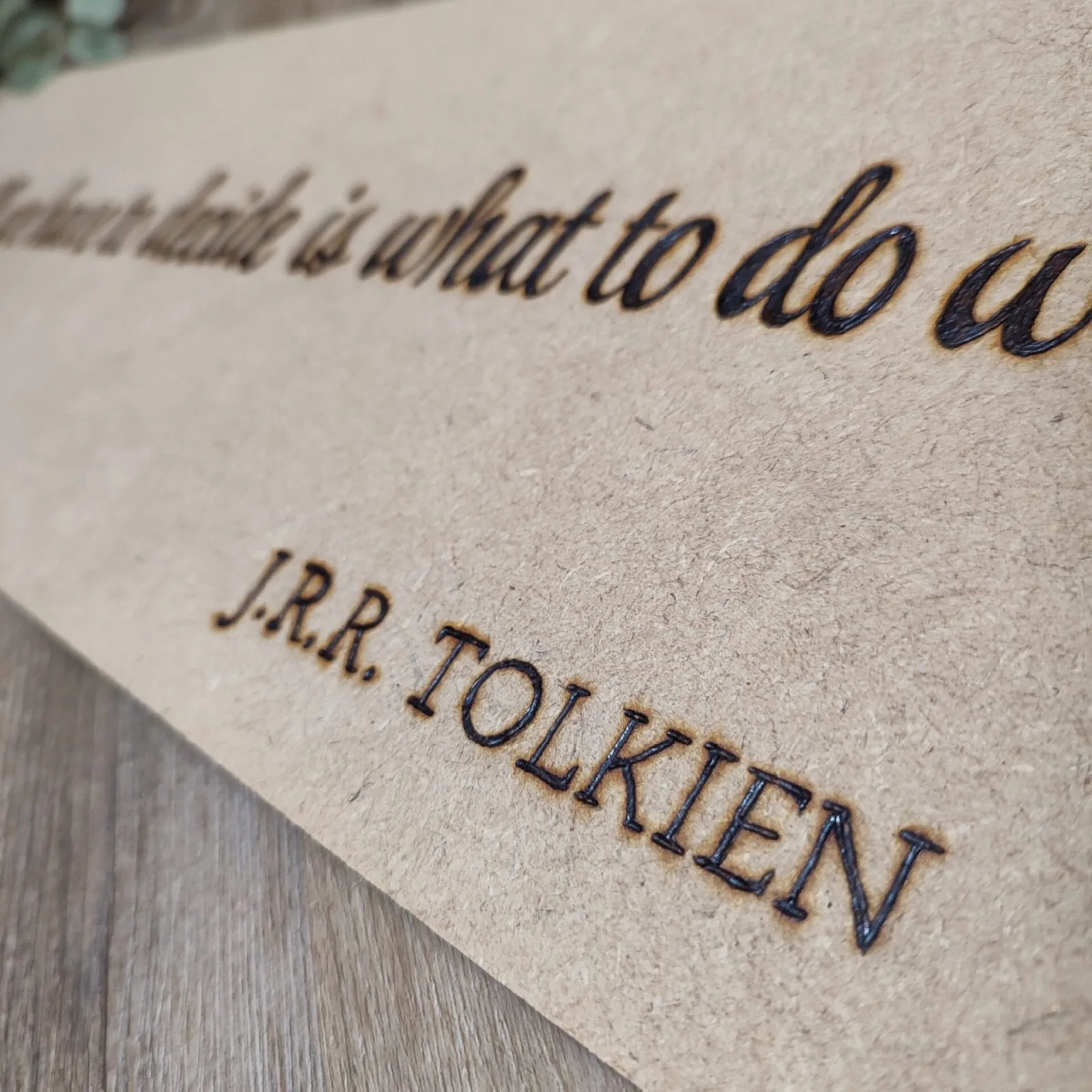 Tolkien – Jalousienkasten – Ansicht 2